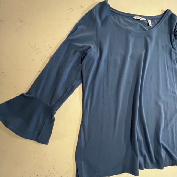 Isaac Mizrahi Live! Scoop Neck Top w/ Bracelet Ruffle Sleeve Urban Blue Large - Picture 9 of 9